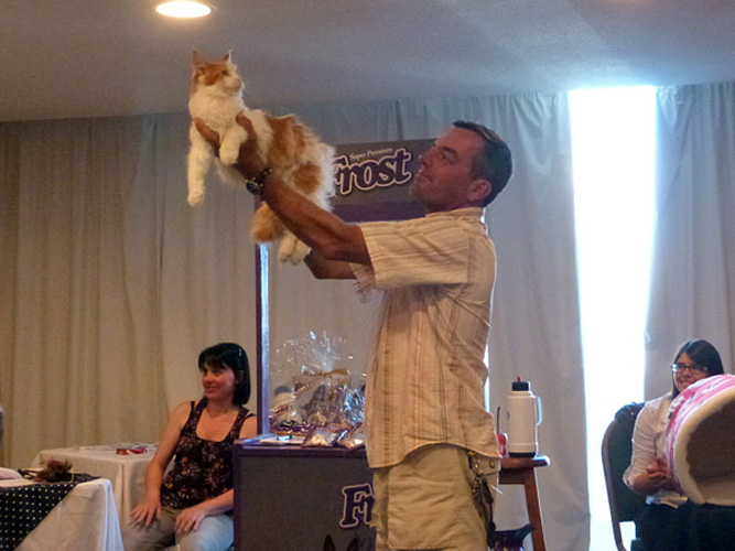JustCoons Lux Lacey en la exposición de Montevideo, 2014